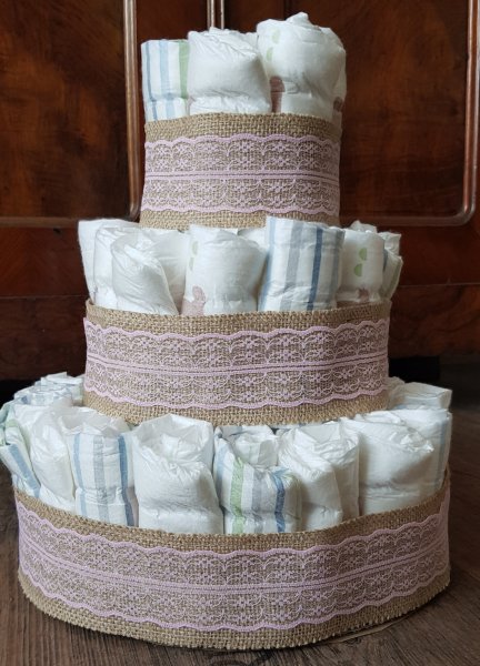 Windeltorte mit beige/weiß Geschenkband ohne Deko